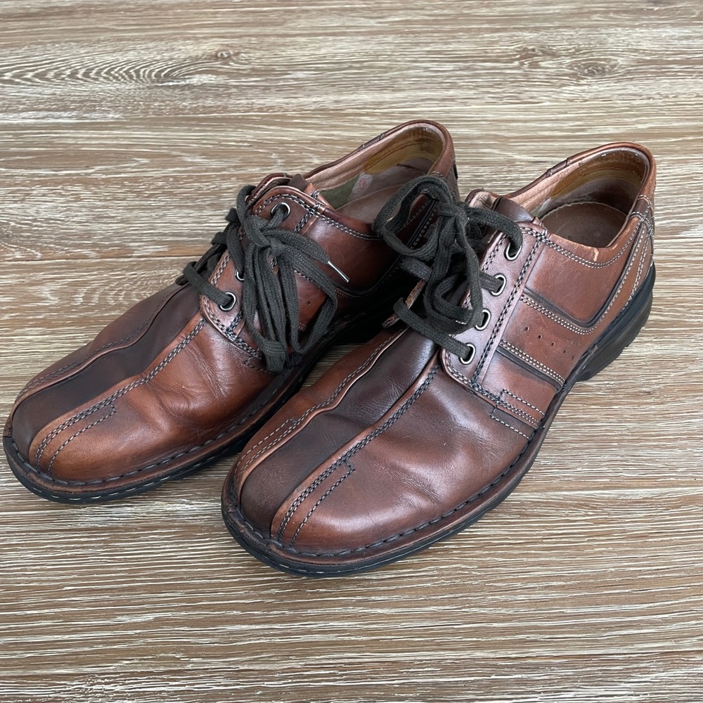 Clarks brown Oxfords